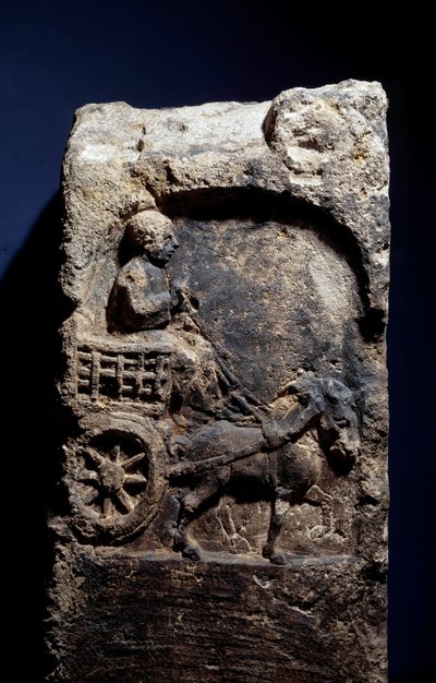 Art Gallo Romain: stela przedstawiająca mężczyznę na wozie zaprzężonym w konia. 50 p.n.e.-100 n.e. Metz. Muzeum Sztuk Pięknych autorstwa Gallo Roman