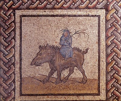 Gallo Roman Art: mozaika przedstawiająca rustykalny kalendarz. Alegoria Zimy jeździ na dziku. Koniec II, początek III wieku po JC. Z Saint-Romain-en-Gal (Rhone). Saint Germain en Laye, Narodowe Muzeum Archeologiczne autorstwa Gallo Roman