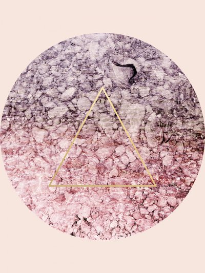 Geometryczny kamienny złoty trójkąt autorstwa Gemma Bardot