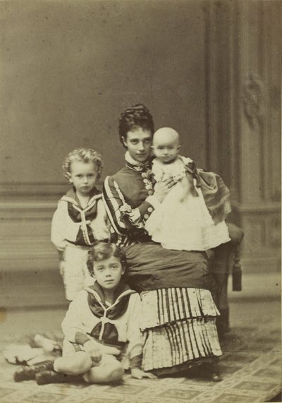 Wielka Księżna Maria Fiodorowna z dziećmi, Mikołaj Aleksandrowicz, Jerzy..., ok. 1930 r. 1875. autorstwa Georg Emil Hansen