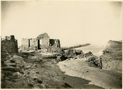 Ruiny świątyni z Nilem w tle, Qasr Ibrim, Egipt, fot. Georg Steindorff, ok. 1930 autorstwa Georg Steindorff