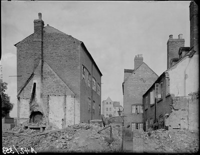 Court 16, Little Park Street, Coventry, 1941. autorstwa George Bernard Mason