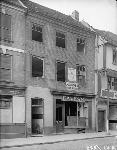 Gosford Street, Coventry, 1941. autorstwa George Bernard Mason