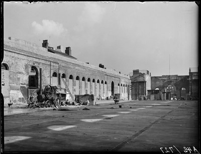 Hala Targowa, Worcester Street, Bull Ring, Birmingham, 1941. autorstwa George Bernard Mason