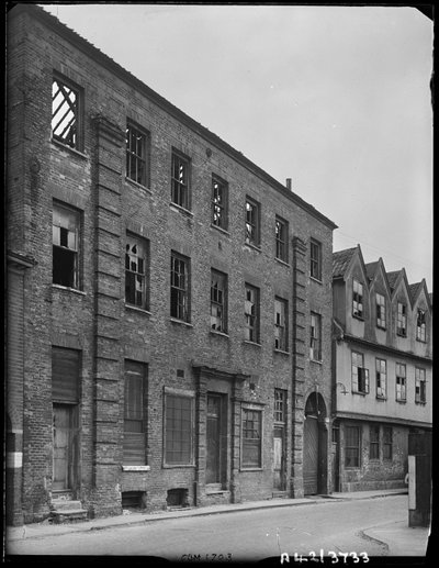 Huta żelaza w Norfolk, ulica Coslany, Norwich, Norfolk, 1942. autorstwa George Bernard Mason