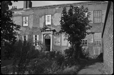 Clarence Hotel, Lead Yard, Darlington, 1942. autorstwa George Bernard Wood