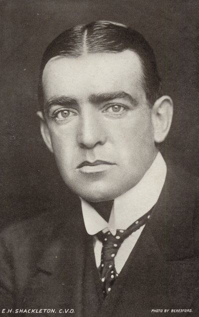 Ernest Shackleton (1874-1922), brytyjski odkrywca Antaktyki (zdjęcie czarno-białe) autorstwa George Charles Beresford