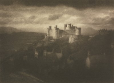 Praca kamery: zamek Harlech autorstwa George Davison