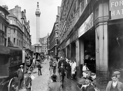 Monument Street and Monument, City of London, przed 1933 autorstwa George Davison Reid