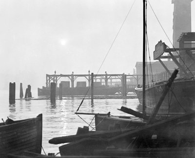 Wschód słońca nad nabrzeżem Lambeth, patrząc na wschód, Londyn, wczesne lata 30. XX wieku autorstwa George Davison Reid