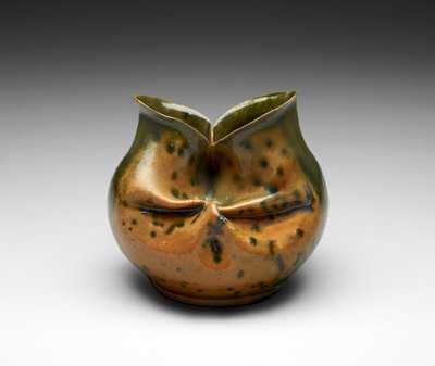 Bez tytułu, ok. 1900 (ceramiczne) autorstwa George E. Ohr