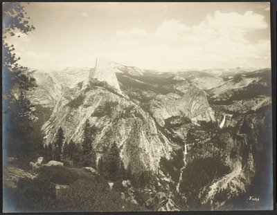 Tył Half Dome - wodospady Vernal i Nevada z okolic Glacier Point - Yosemite autorstwa George Fiske
