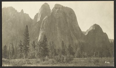 Cathedral Rocks, 2600 stóp autorstwa George Fiske
