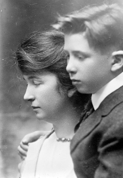 Margaret i jej syn Stuart, ok. 1919 r. autorstwa George Grantham Bain
