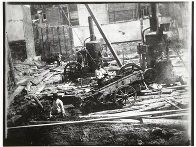 Plac budowy Miejskiego Ośrodka Kąpielowego i Pływackiego przy Heiligeweg w Amsterdamie autorstwa George Hendrik Breitner