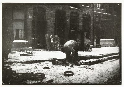 Pracownik budowlany przy pracy w śniegu w Amsterdamie autorstwa George Hendrik Breitner