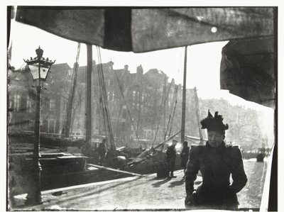 Portret kobiety spacerującej po Prinsengracht w Amsterdamie autorstwa George Hendrik Breitner