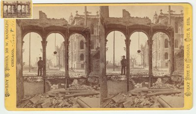 Stereografia gmachu sądu widzianego przez ruiny wschodniej strony Clark Street po pożarze Chicago w 1871, 1871 (m.in. zdjęcie na uchwycie na kartę) autorstwa George N. Barnard