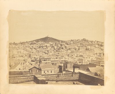 Widok z rogu ulic Stockton i Sacramento w dół ulicy Stockton i Telegraph Hill. autorstwa George R. Fardon