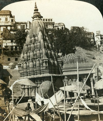 Świątynie nad brzegiem Gangesu, Benares, Indie, ok. 1909. autorstwa George Rose