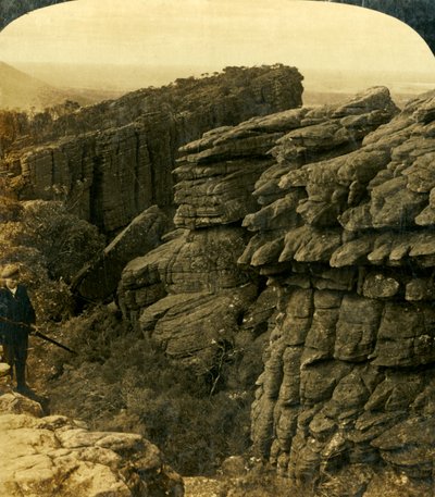 Krawędź Krainy Czarów, Grampians, Wiktoria, Australia..., 1908. autorstwa George Rose