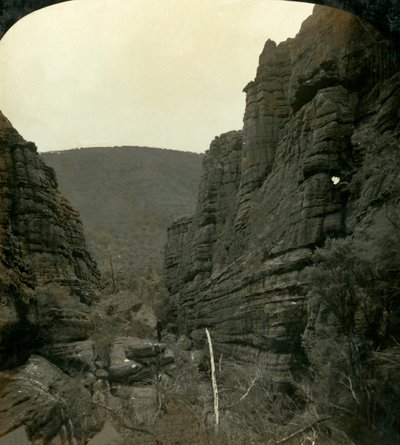 Wielki Kanon [sic], Grampians, Victoria, Australia, 1908. autorstwa George Rose