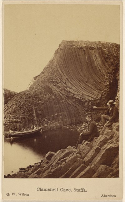 Jaskinia muszli, Staffa autorstwa George Washington Wilson