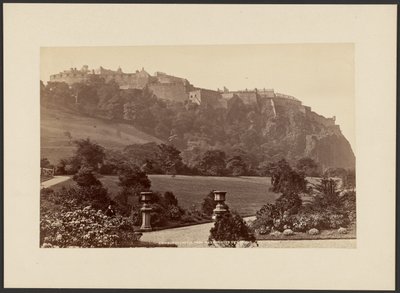 Zamek w Edynburgu od strony ogrodów West Princes Street autorstwa George Washington Wilson