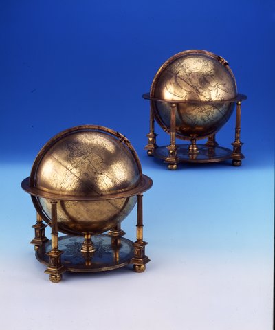 Para globusów, ziemskich i niebiańskich, z napisem Tughra i łacińską inskrypcją sułtana Murada III, 1579 autorstwa Gerardus Mercator