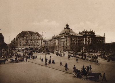 Munchen / Monachium: Pałac Sprawiedliwości (zdjęcie czarno-białe) autorstwa German Photographer