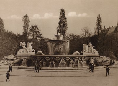 Munchen / Monachium: Wittelsbacher Brunnen (zdjęcie czarno-białe) autorstwa German Photographer