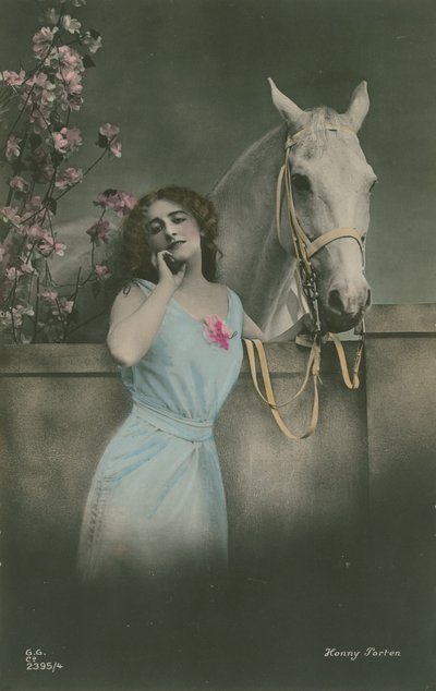 Pocztówka niemieckiej gwiazdy filmowej Henny Porten, wysłana w 1913 r. (zdjęcie ręcznie kolorowane) autorstwa German Photographer