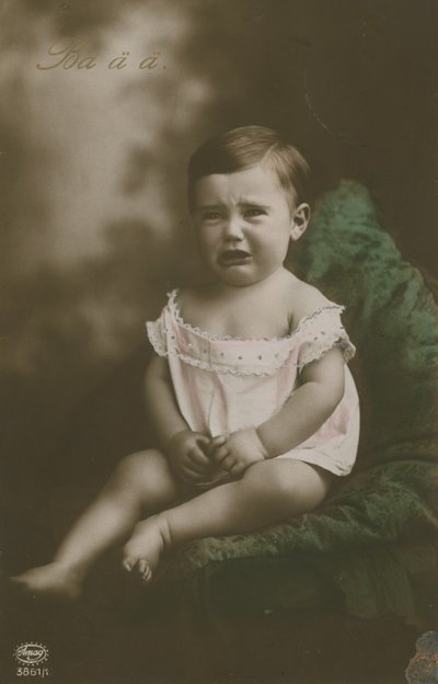 Pocztówka przedstawiająca płaczącego chłopca, wysłana w 1913 r. (zdjęcie ręcznie kolorowane) autorstwa German Photographer