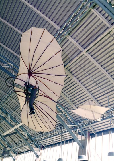 Szybowiec wykonany dla Otto Lilienthala (1848-96) c.1891 (bawełna i drewno) (patrz także 56774) autorstwa German School