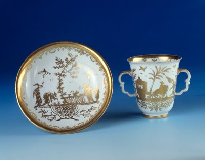 Filiżanka i spodek z porcelany miśnieńskiej autorstwa German School