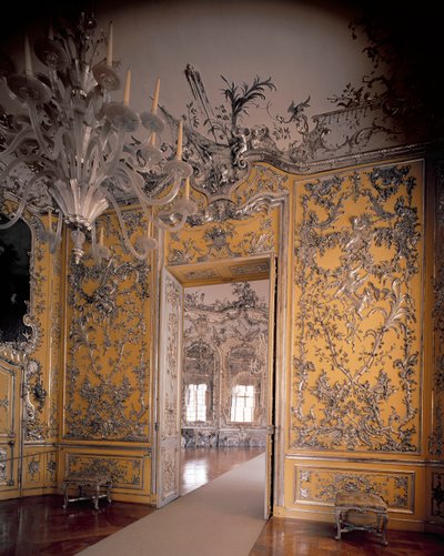 Pokój Wypoczynkowy prowadzący do Sali Lustrzanej, zaprojektowany przez Francois Cuvillies (1695-1768), ze sztukaterią Johanna Baptysty Zimmermanna (1680-1758), 1734-37 autorstwa German School