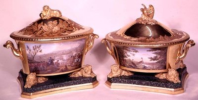 Dwie wazy z Pruskiego Serwisu Obiadowego, Berlin, 1816-19 (porcelana i pozłacane) (patrz także 3043 i 68588) autorstwa German School