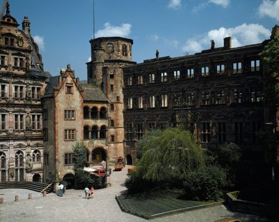 Widok na zamek Heidelberg, zbudowany w XVI wieku. Niemcy autorstwa German School