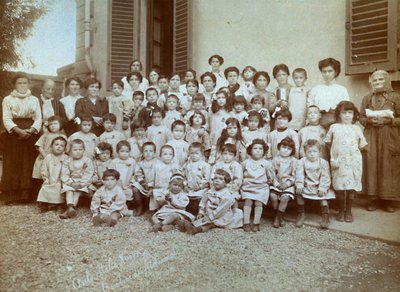 Dzieci rezerwistów w przedszkolu „Italia Nuova”, 20.09.1915 (zdjęcie czarno-białe) autorstwa Giacomo Brogi