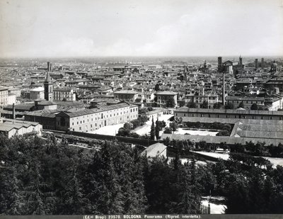 Panoramiczny widok na Bolonię z fabrykami i placem. autorstwa Giacomo Brogi