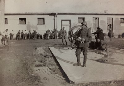 Album "Pictures of War II": włoscy żołnierze w Gradisca Sagrado, Gorizia, Włochy (zdjęcie czarno-białe) autorstwa Gigliucci Gigliucci