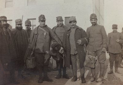 Album "Pictures of War II": włoscy żołnierze w Gradisca Sagrado, Gorizia, Włochy (zdjęcie czarno-białe) autorstwa Gigliucci Gigliucci