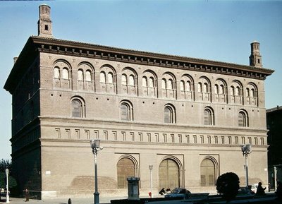 Zewnętrzna część budynku La Lonja, zbudowanego w 1551 r. autorstwa Gil Morlanes