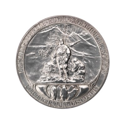 Medal Królewskiego Towarzystwa Geograficznego: Wyprawa Scotta na Antarktydę 1902-1904, ok. 1904 (srebrny) autorstwa Gilbert Bayes