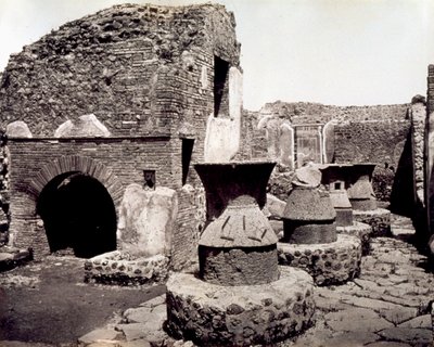 Pompeje: widok na pracownię piekarza autorstwa Giorgio Sommer