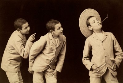 „Zdjęcie wielokrotne”. Studium fotograficzne młodego chłopca autorstwa Phillipe de Marlier