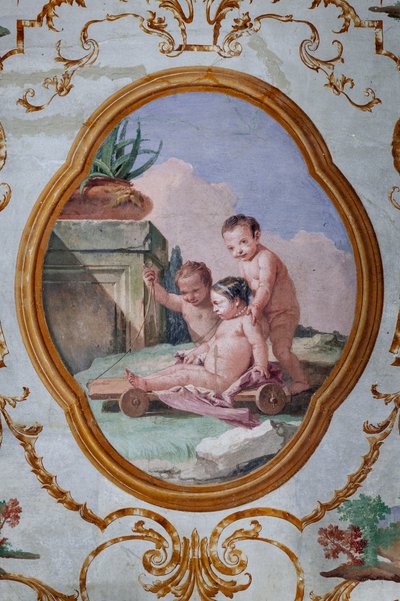 Kwatery Gościnne, Pokój Puttów, medalion z puttami: "Trzy putta i wózek" autorstwa Giovanni Battista Tiepolo
