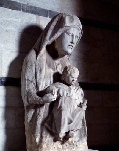 Dziewica z dzieckiem (marmurowa rzeźba) autorstwa Giovanni Pisano