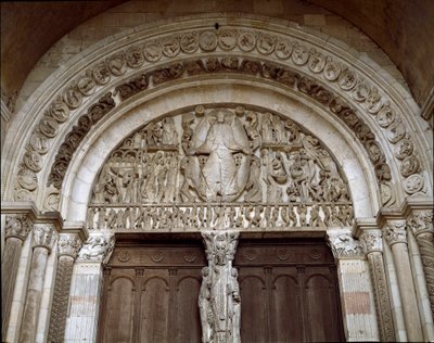 Sztuka romańska: Tympan rzeźbiony przedstawiający sąd ostateczny. Rzeźba mistrza Gislebertusa (ok. 1130-1140). Katedra Saint-Lazare (Saint Lazare .) autorstwa Gislebertus