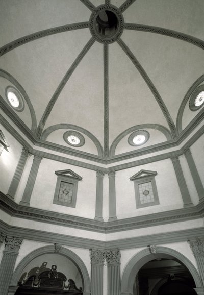Widok ośmiobocznej zakrystii zbudowanej według projektu Giuliano da Sangallo (1445-1516) autorstwa Giuliano Giamberti da Sangallo